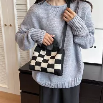 Новая черно-белая клетчатая маленькая квадратная сумка в клетку для женщин. Корейская версия. Универсальная ручная сумка через плечо для студентов, больших размеров.