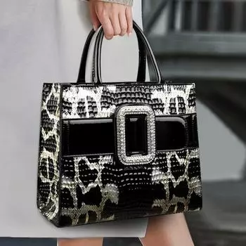 Новая европейская и американская модная сумка. Универсальная легкая роскошная ручная сумка через плечо с тиснением змеиной кожи. Простая и модная женская сумка.