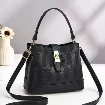 Новая коллекция осень-зима включает в себя модную вместительную универсальную сумку через плечо в корейском стиле и ручную сумку-ведро. .