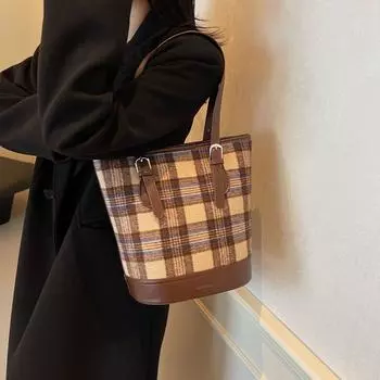 Новая корейская версия нишевой сумки осенне-зимняя модная шерстяная сумка-ведро повседневная универсальная сумка для поездок на работу высокого класса чёрный