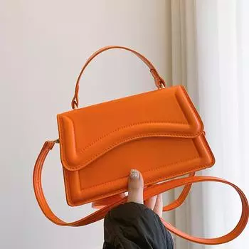 Новая косая женская сумка 2024 года, новая корейская версия, модная ретро-текстура, портативная маленькая квадратная сумка, простая повседневная сумка через плечо чёрный