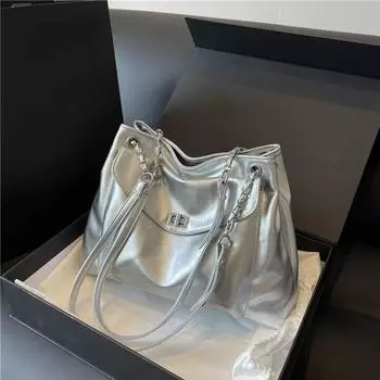 Новая кожаная сумка-тоут, большая вместительная сумка на плечо для женщин, новая повседневная сумка-тоут с цепочкой, нишевая модная универсальная сумка для подмышек белый