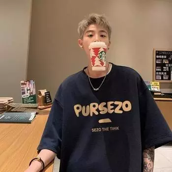 Новая летняя футболка с короткими рукавами для мужчин, тренд в корейском стиле, простой топ с короткими рукавами, свободная повседневная брендовая футболка в гонконгском стиле M чёрный