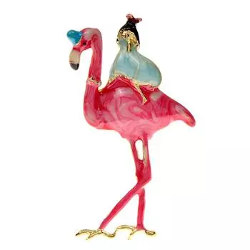 Новая милая девушка и пылающая брошь