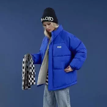 Новая модель носит утолщенную одежду с ватой с обеих сторон, свободную одежду из овечьей шерсти с ватой, одежду с воротником-стойкой, одежду с ватой M белый