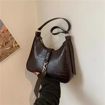 Новая модная и красивая маленькая квадратная сумка, модный тренд, повседневная сумка через плечо 2024 года, летняя простая ретро-портативная женская сумка чёрный