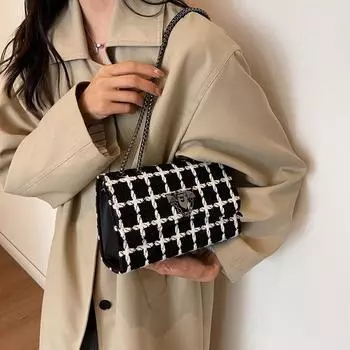 Новая модная маленькая квадратная сумка, классическая однотонная сумка через плечо с высококачественной текстурой для женщин, нишевая сумка через плечо чёрный