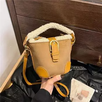 Новая модная нишевая популярная плюшевая сумка-ведро из оленьей кожи, портативная на плечо, мессенджер, женская сумка
