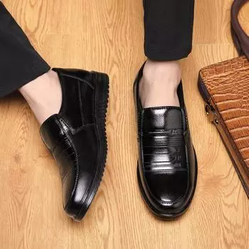 Новая мужская кожаная обувь, деловая повседневная обувь из лакированной кожи, дышащая мужская модельная обувь с мягкой подошвой для папы среднего и пожилого возраста 37