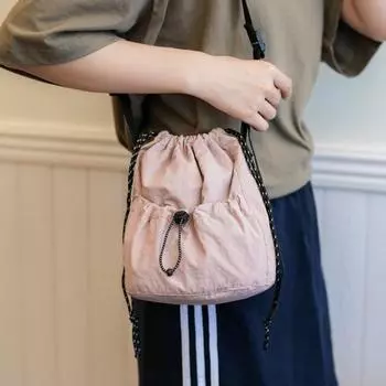 Новая нейлоновая сумка-ведро через плечо женская повседневная трендовая сумка через плечо в стиле нишевой дизайнерской сумки с плиссировкой на веревке для женщин One Size чёрный