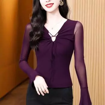 Новая облегающая однотонная рубашка с длинными рукавами и V-образным вырезом в иностранном стиле со шнуровкой, черная футболка-пуловер M чёрный