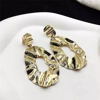 Новая плиссированная геометрия устраняет простые преувеличенные серьги-кольца без пирсинга