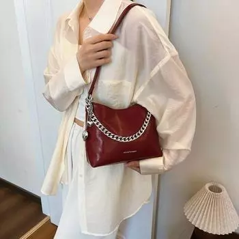 Новая стильная сумка с нишевым дизайном, которая выглядит как высококачественная сумка на одно плечо и через плечо, известная в Интернете и популярная