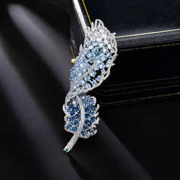 Новая высококачественная ювелирная брошь из перьев, слегка инкрустированная цирконием, роскошный темпераментный костюм, аксессуары для женского званого ужина, корсаж золотой