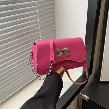 Новая женская сумка 2024 года, модный летний тренд, простая сумка-мессенджер через плечо, популярная в этом году, модная цепочка, маленькая квадратная сумка чёрный