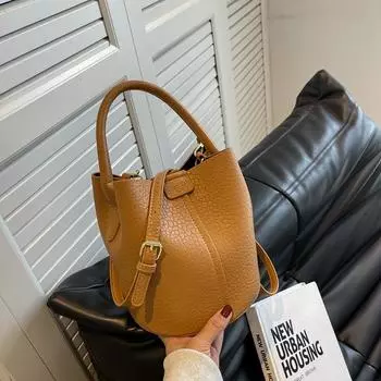 Новая женская сумка 2024 года, популярная сумка-ведро, осенне-зимняя нишевая дизайнерская модная сумка-мессенджер, женская ручная сумка чёрный