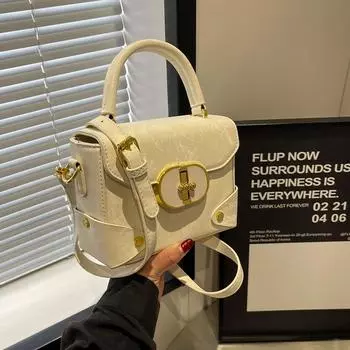 Новая женская сумка 2024 года, текстура и модная тенденция, универсальная сумка через плечо, популярная в этом году, портативная маленькая квадратная сумка на одно плечо