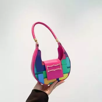 Новая женская сумка для переноски в ручном режиме 2024 года — это тренд и мода под мышками. Модные контрастные цвета этого года просты чёрный