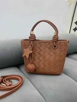 Новая женская сумка из натуральной кожи, женская сумка Niche High End Hand Woven Crossbody Bag с кисточками для женщин 21x9x15.5 cm чёрный