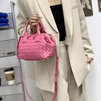 Новая женская сумка из натуральной кожи, мини-сумка для боулинга в стиле ретро, плетеная, ручная, на одно плечо, диагональная, с перекрестными краями 22x11x15cm чёрный