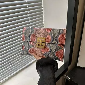 Новая женская сумка, красивая сумка-мессенджер на одно плечо, повседневная летняя сумка 2024 года в иностранном стиле, корейская версия, трендовая маленькая квадратная сумка на цепочке для женщин синий