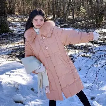 Новая зимняя куртка 2024 года из хлопка-пуховика для женщин, средняя длина, меховой воротник, шаль, утягивающая талия, модная утолщенная куртка средней длины S розовый