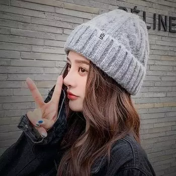 Новая зимняя вязаная шапка для женщин с меховым помпоном, толстая плюшевая шапка, однотонная женская теплая лыжная зимняя шапка Skullies