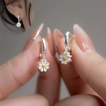 Новинка 2023 года, серьги-кольца с подвеской в виде цветка ромашки для женщин, корейские милые висячие серьги для девочек, ювелирные изделия для свадебной вечеринки, подарок 1pc