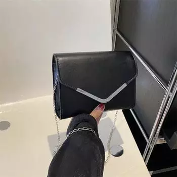 Новинка 2024 года, осень и зима, новая ретро-простая мода, повседневный стиль, V-образная фурнитура, цепочка на одно плечо, косая пролетная маленькая квадратная сумка белый