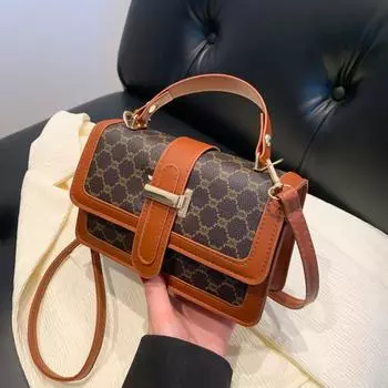 Новинка 2024 года, высококачественная текстура, нишевая маленькая квадратная сумка, модная ретро универсальная маленькая квадратная сумка, переносная сумка через плечо темно-коричневого