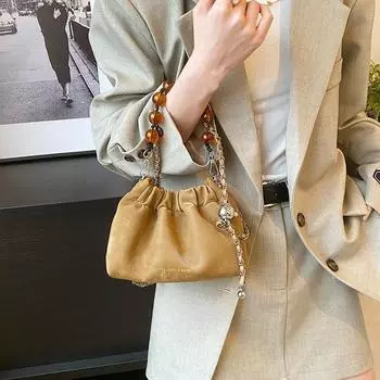 Новинка 2024 года, женская ручная сумка с жемчугом, модная и модная сложенная сумка-облако, сумка-ведро через плечо на одно плечо с уникальной цепочкой