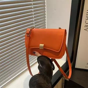 Новинка осени 2024 года - модная универсальная популярная сумка через плечо с нишевым дизайном, женская косая сумка-переноска, сумка для поездок на работу. чёрный