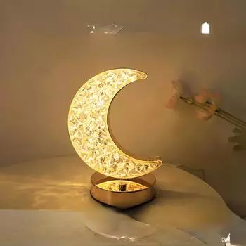 Новинка Создайте идеальную атмосферу у изголовья вашей спальни с помощью этой стильной, элегантной настольной лампы со светодиодной подсветкой Crystal LED и функцией зарядки через USB. 0-5W золотой