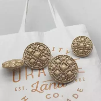 Новое металлическое песочное золотое маленькое ветровое пальто с благовониями, ветровка в стиле ретро, рубашка на пуговицах, декоративная пряжка 28L=18.0 MM