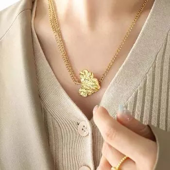 Новое модное и невыцветающее легкое роскошное нишевое ожерелье с цепочкой на ключицу из металла в виде персикового сердца и листьев
