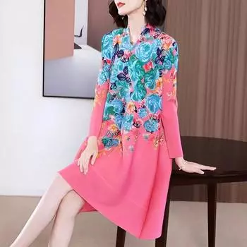 Новое модное плиссированное платье в стиле ретро с V-образным вырезом средней длины, свободным и утягивающим, уменьшающим возраст юбкой. M бежевый