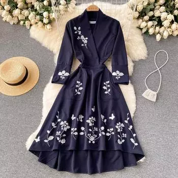 Новое осеннее платье средней длины с v-образным вырезом на талии, большим подолом, шнуровкой и вышивкой «парусник»