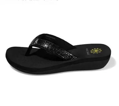 Новое поступление Летние стразы Наклонный каблук Елочка Tuo Круглый носок Противоскользящие Новые весенние тапочки Шлепанцы Женская обувь для женщин 35