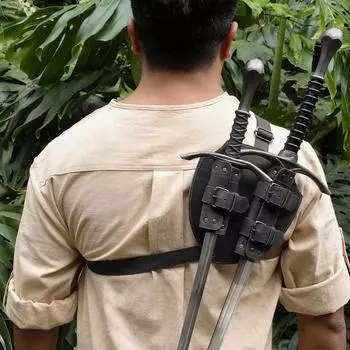 Новое Средневековье Ренессанс Средневековая лягушка с двойными мечами и плечами чёрный