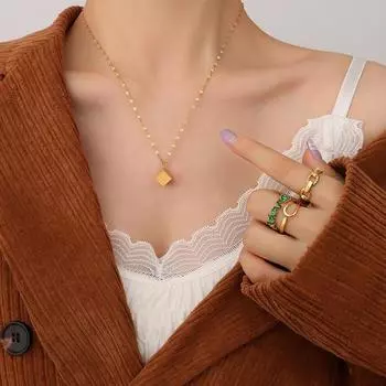 Новое трехмерное квадратное ожерелье с подвеской из титановой стали с покрытием из 18-каратного настоящего золота Xiaohongshu Internet Celebrity Keylarbone Chain P697