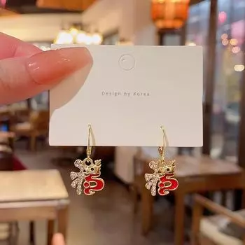 Новогодние серьги со знаком зодиака Дракон: Женские серьги Red Blessing с иглой из серебра 925 пробы и супер-ярким дизайном A1381 золотой