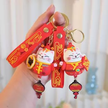 Новогодний брелок в виде кошки на удачу в год Змеи: Праздничный кулон в подарок паре на праздник весны