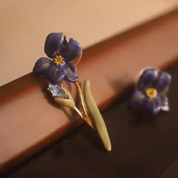 Новые асимметричные именные серьги-эмали в форме цветка ириса