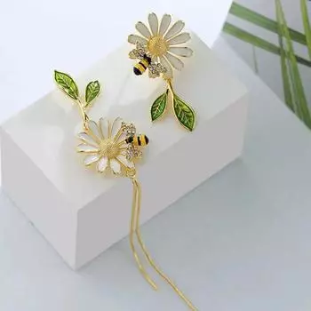 Новые асимметричные серьги-кисточки с маргаритками, женские серьги-гвоздики с маленькими пчелками, длинные серьги-гвоздики