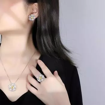 Новые цветочные серьги-гвоздики с желтыми бриллиантами, маленькие ромашки, слегка усыпанные бриллиантами ожерелья, подвески, серьги, кольца.