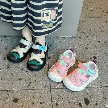 Новые детские сандалии для девочек 2024 года, летние сандалии для мальчиков, вырезы, сетчатые детские повседневные спортивные сандалии для бега, модные универсальные 26 чёрный