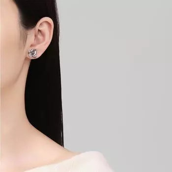 Новые французские стильные маленькие свежие полые цветочные серьги для женщин, модные, милые и универсальные