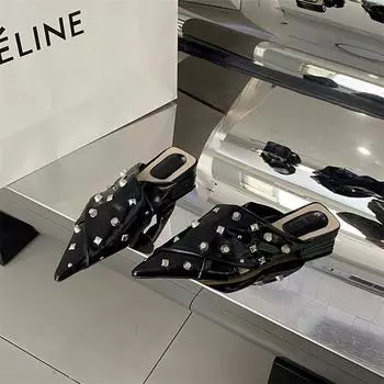 Новые кожаные женские летние тапочки с острым носком и заклепками, женские высококачественные шлепанцы, сандалии, повседневная обувь на плоской подошве для отдыха на открытом воздухе, женские тапочки 35 бордовый