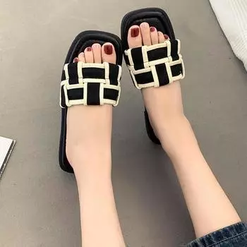 Новые летние тапочки на плоской подошве для женщин, модная женская обувь в клетку с квадратным носком, уличная повседневная пляжная обувь для отдыха для женщин 35