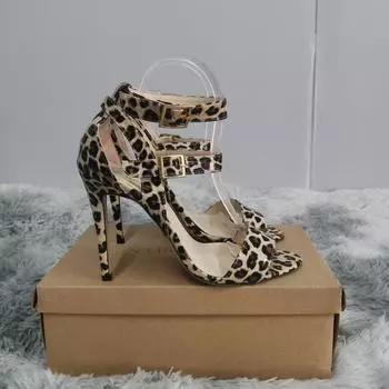 Новые летние универсальные женские туфли на шпильках, модные сексуальные босоножки на тонком каблуке, стиль феи, одно слово, пряжка, ремень, красные туфли на высоком каблуке 35 телесный